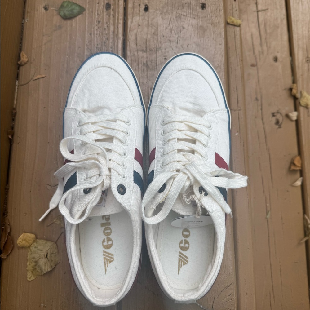 NWT Gola White Athletic Shoes with Red and Blue Stripes size 9/10 - Picture 3 of 4
